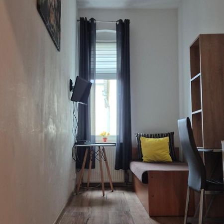Hostel Tulip - Pokoj Nr 8 Ze Wspolna Lazienka I Kuchnia Шчечин Екстериор снимка